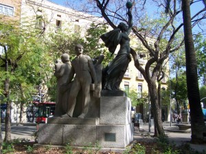 Monument a Francesc Layret, a la plaça de Goya (Barcelona). Inaugurat per Lluís Companys el 20 d'abril de 1936