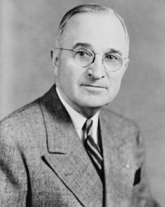 El president nord-americà Harry S. Truman. La Doctrina Truman va ser marcadament anticomunista i va tractar de lluitar contra la influència soviètica en el marc de la Guerra Freda. Font: Wikipedia.