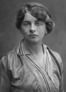 Inessa Armand (1874-1920). Com Andreu Nin, una estrangera en terres soviètiques que va viure l'auge i consolidació dels soviets. Malgrat la insuficiència del grau d'alliberament de la dona, la dona començava a estar considerada en l'àmbit públic. Font: Viquipèdia