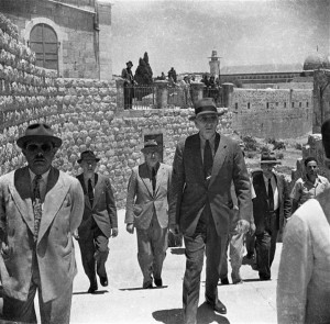 Comissionats de l’UNSCOP visitant el centre històric de Jerusalem l’estiu de 1947. FONT: Museus d’Israel