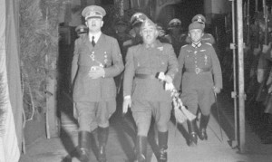 Imatge original de la trobada entre Hitler i Franco. Posteriorment va ser manipulada perquè Franco aparegués amb els ulls oberts.