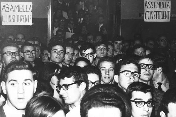 Assemblea constituent al Convent dels Pares Caputxins de Sarrià, 1966. Font: La Vanguardia