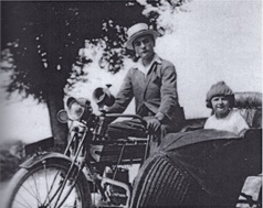 Grover Williams sobre la seva Indian Motorcycle. Font: The Grand Prix Saboteurs