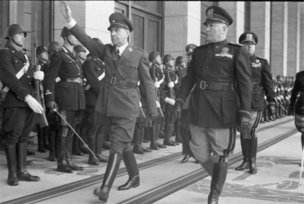 Mussolini i Ante Pavelic a Itàlia. La seva relació va existir des dels inicis del Ustasha. Mussolini tenia un especial interès en  fer que Croàcia estigués sota el seu domini i interessos Font: Wikimedia Common