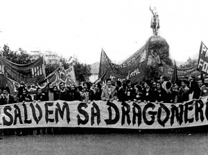 Manifestació per demanar la protecció de l'illot de sa Dragonera (Mallorca), reclamació que explica en bona part l'expansió de l'ecologisme dins la societat mallorquina. Font: mallorcaphotoblog.com