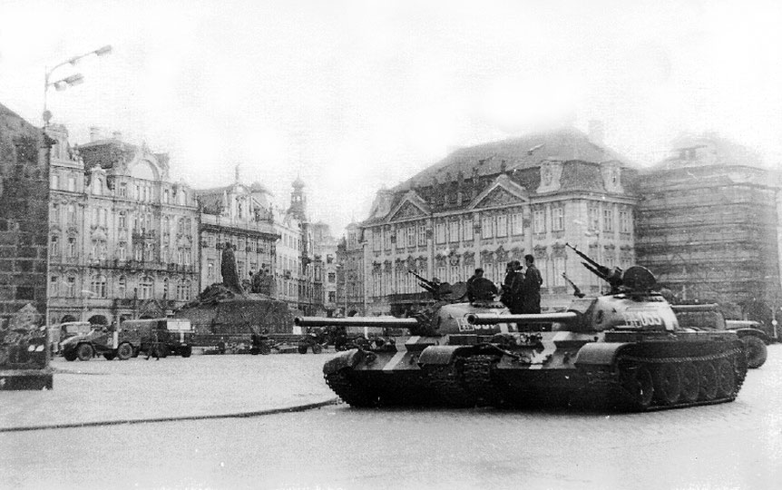 Les tropes del pacte de Varsòvia, a Praga. Font: Wikimedia Comons