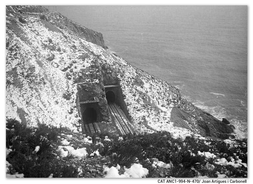Túnels i via fèrria de la costa nevada del Garraf, 1924. Arxiu Nacional de Catalunya.