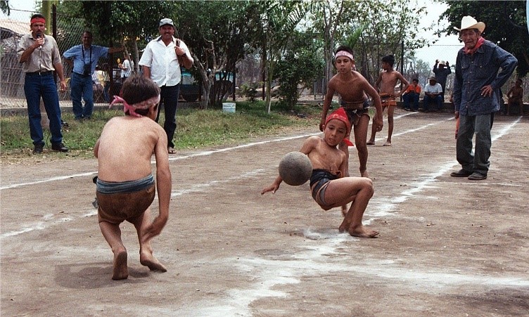 Nens jugant a l'actual Ulama