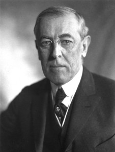 Woodrow Wilson, original de Virgínia, havia estat rector de la Universitat de Princeton i governador de Nova Jersei pel Partit Demòcrata abans d’esdevenir l’any 1913 el 28é president dels Estats Units d’Amèrica (1913-1921). Font: Wikipedia