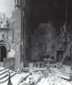 L’església de Sant Jaume després de ser incendiada. Font: MARTI BONET, J. M. El Martiri dels temples a la diòcesi de Barcelona (1936-¬‐1939). 