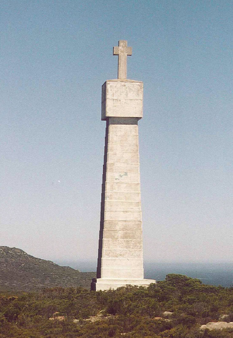 Creu erigida per Vasco de Gama fixant el límit de la navegació lusitana al Cap de Bona Esperança. Imatge sota llicencia Creative Commons.